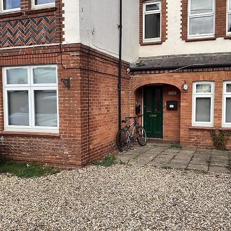 Two Bedroom, Off-Road Parking Ludgershall  Esterno foto