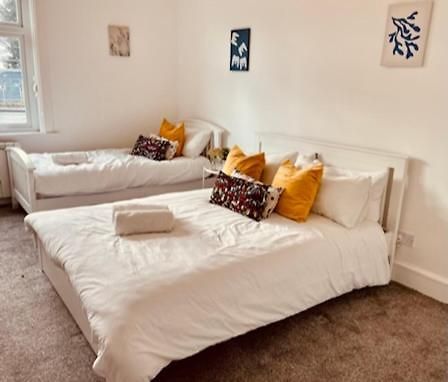 Two Bedroom, Off-Road Parking Ludgershall  Esterno foto