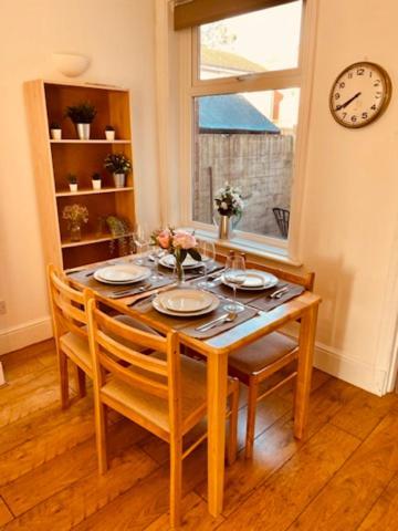 Two Bedroom, Off-Road Parking Ludgershall  Esterno foto