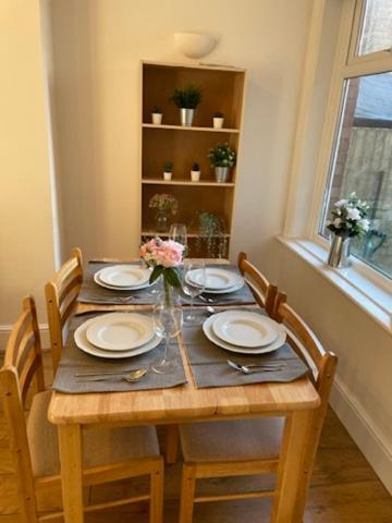 Two Bedroom, Off-Road Parking Ludgershall  Esterno foto