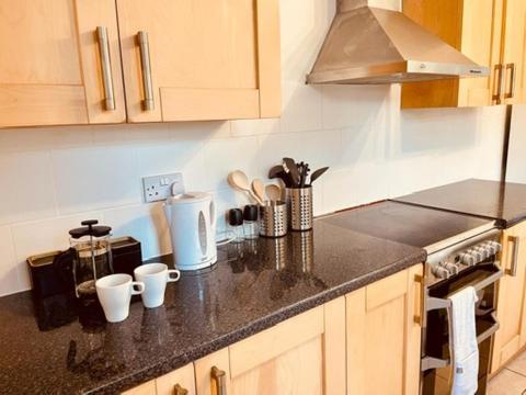 Two Bedroom, Off-Road Parking Ludgershall  Esterno foto