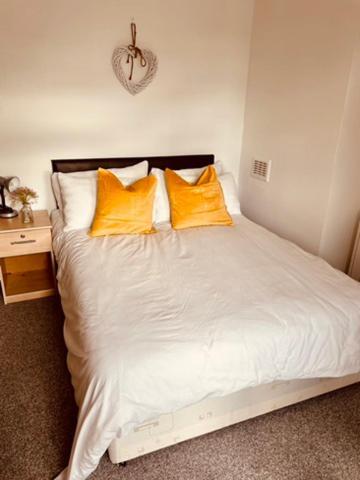Two Bedroom, Off-Road Parking Ludgershall  Esterno foto