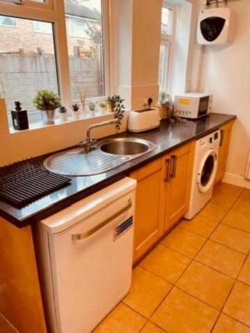 Two Bedroom, Off-Road Parking Ludgershall  Esterno foto